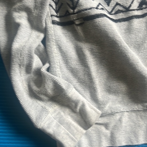 Roots sweater size small - Picture 3 of 5